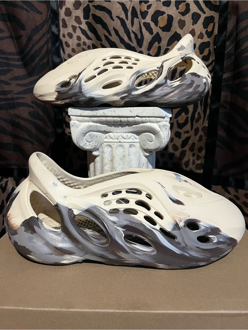🔥Adidas x Yeezy Foam Runner MX Cream Clay EUC wBox